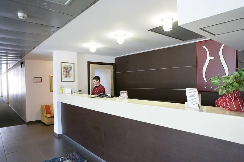 Hotel Sporting โปเมเซีย ภายนอก รูปภาพ