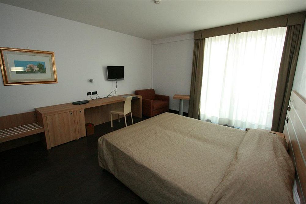 Hotel Sporting โปเมเซีย ภายนอก รูปภาพ