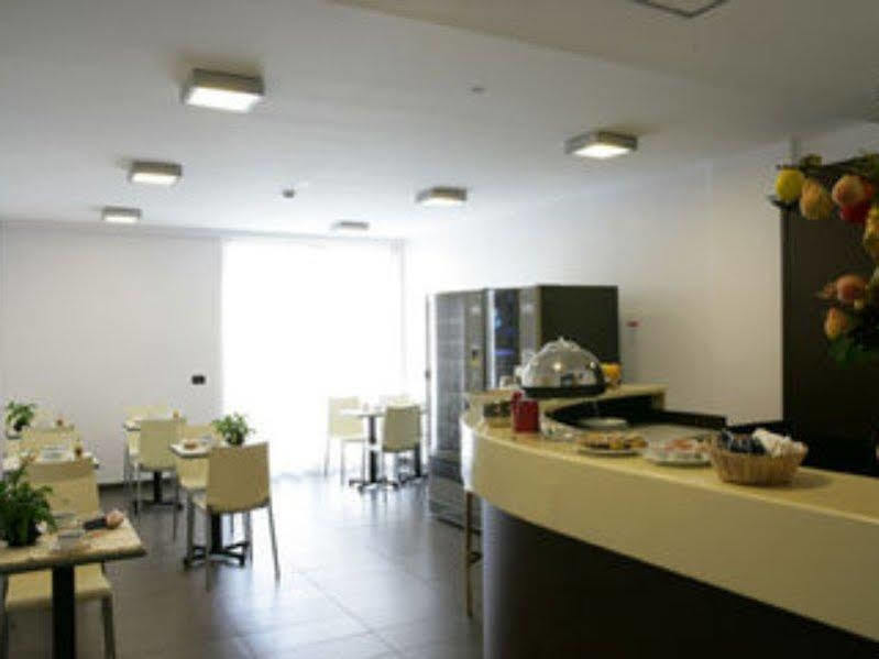 Hotel Sporting โปเมเซีย ภายนอก รูปภาพ